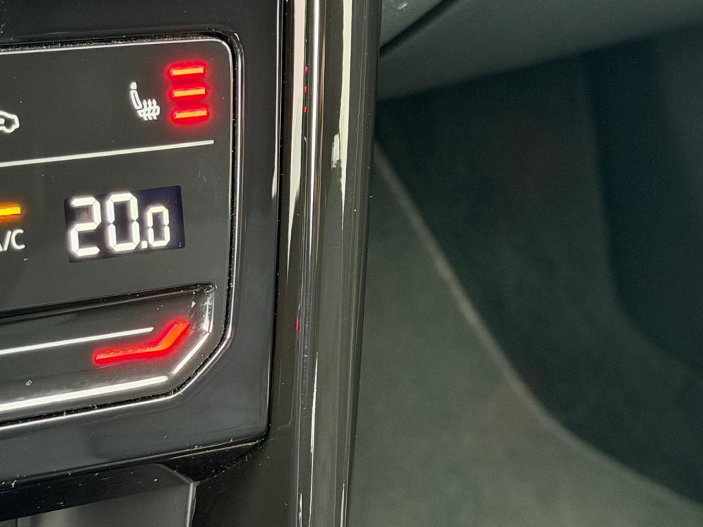 Volkswagen T-roc 1.5 tsi 150pk dsg r-line | trekhaak | camera | keyless | e