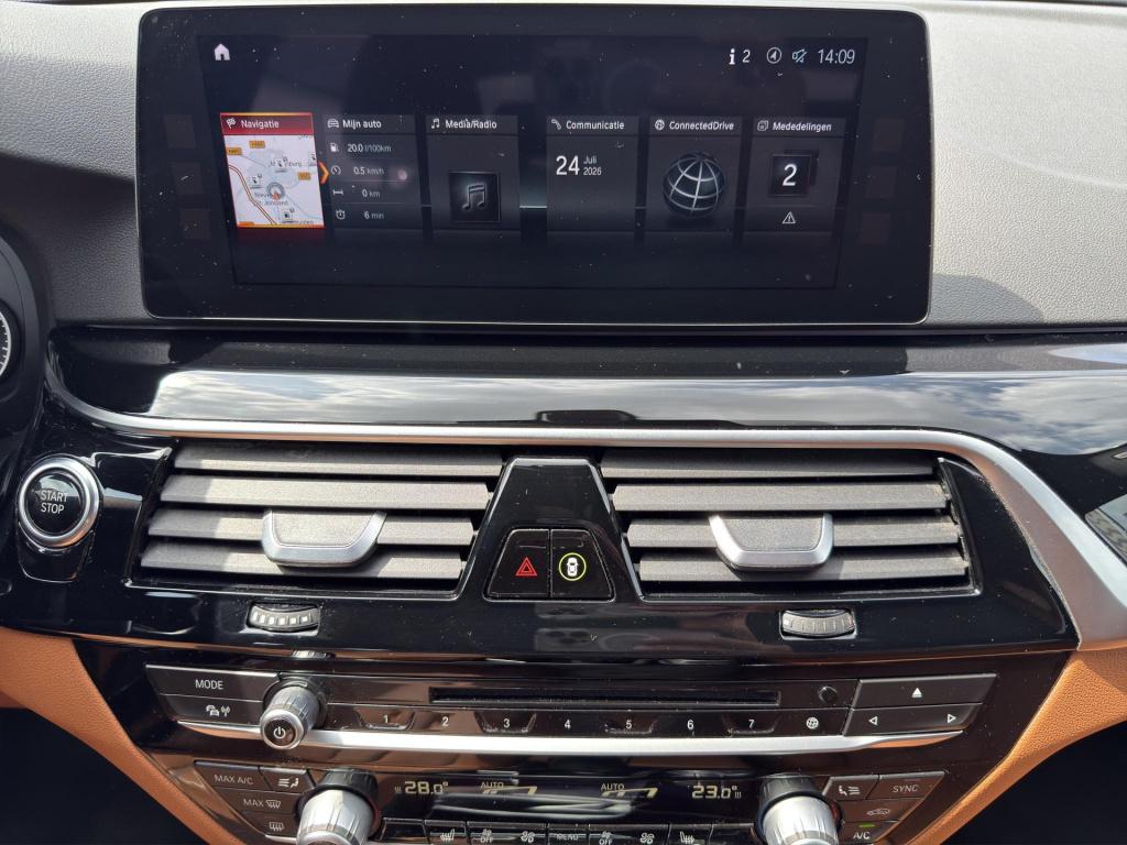 BMW 5 Serie 530 e iperformance | leder | sportstoelen | sfeer | camera | pa
