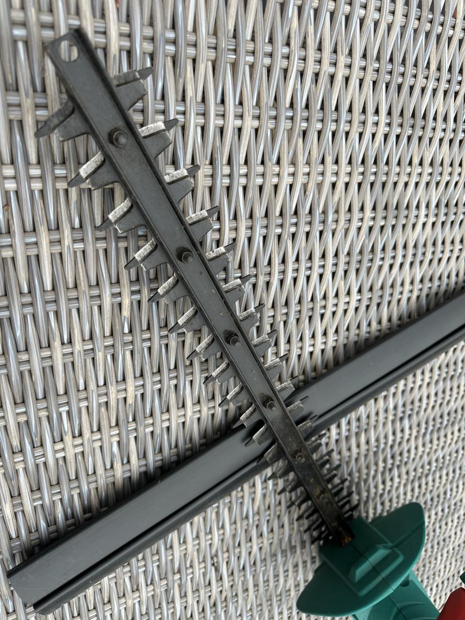 Elektrische heggenschaar is de Bosch AHS 45-16