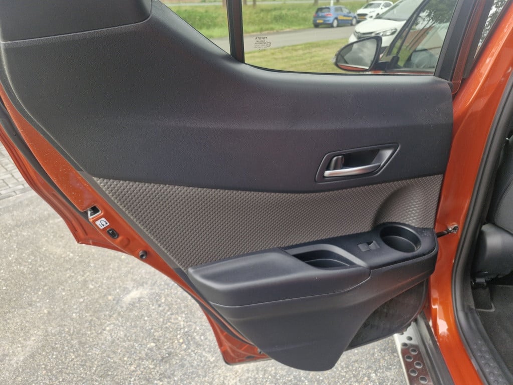 Toyota C-hr 2.0 hybrid launch edition