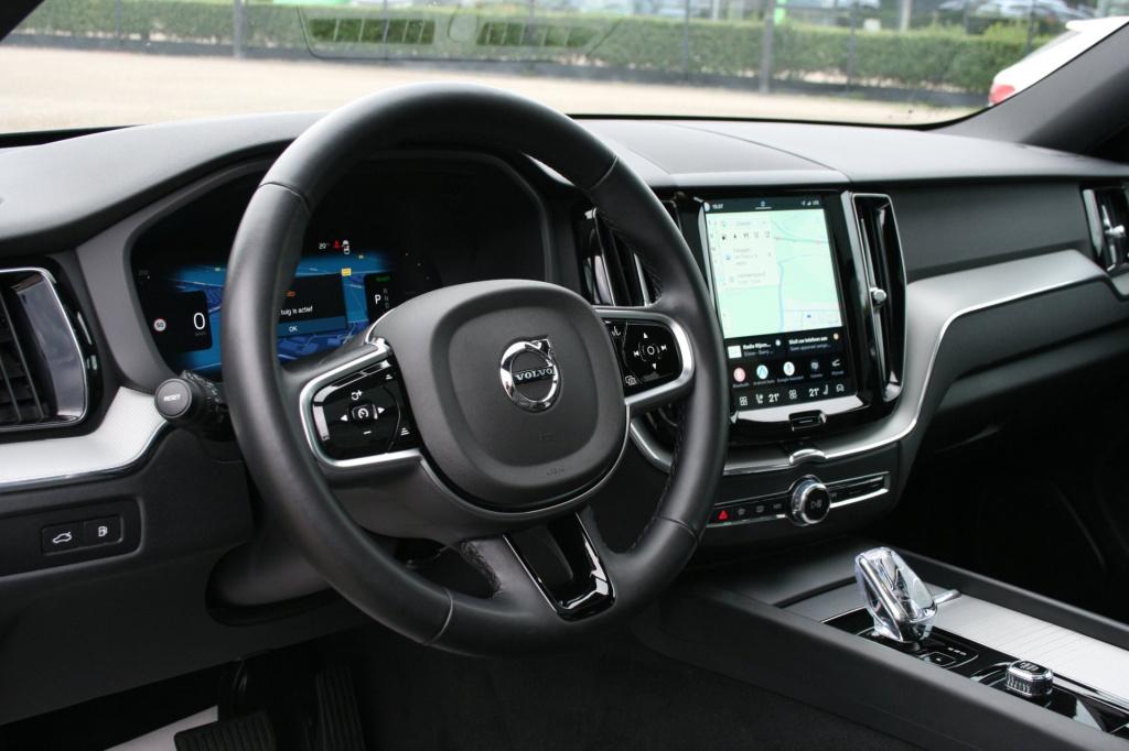 Volvo XC60 2.0 t6 plug-in hybrid awd plus black edition