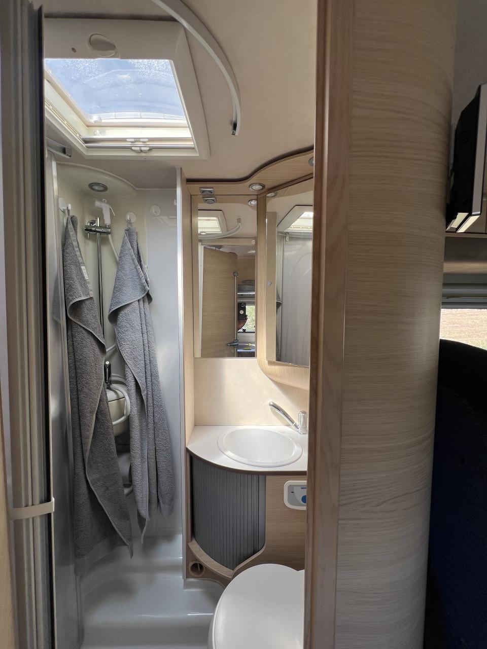Te koop camper Adria Coral Compact