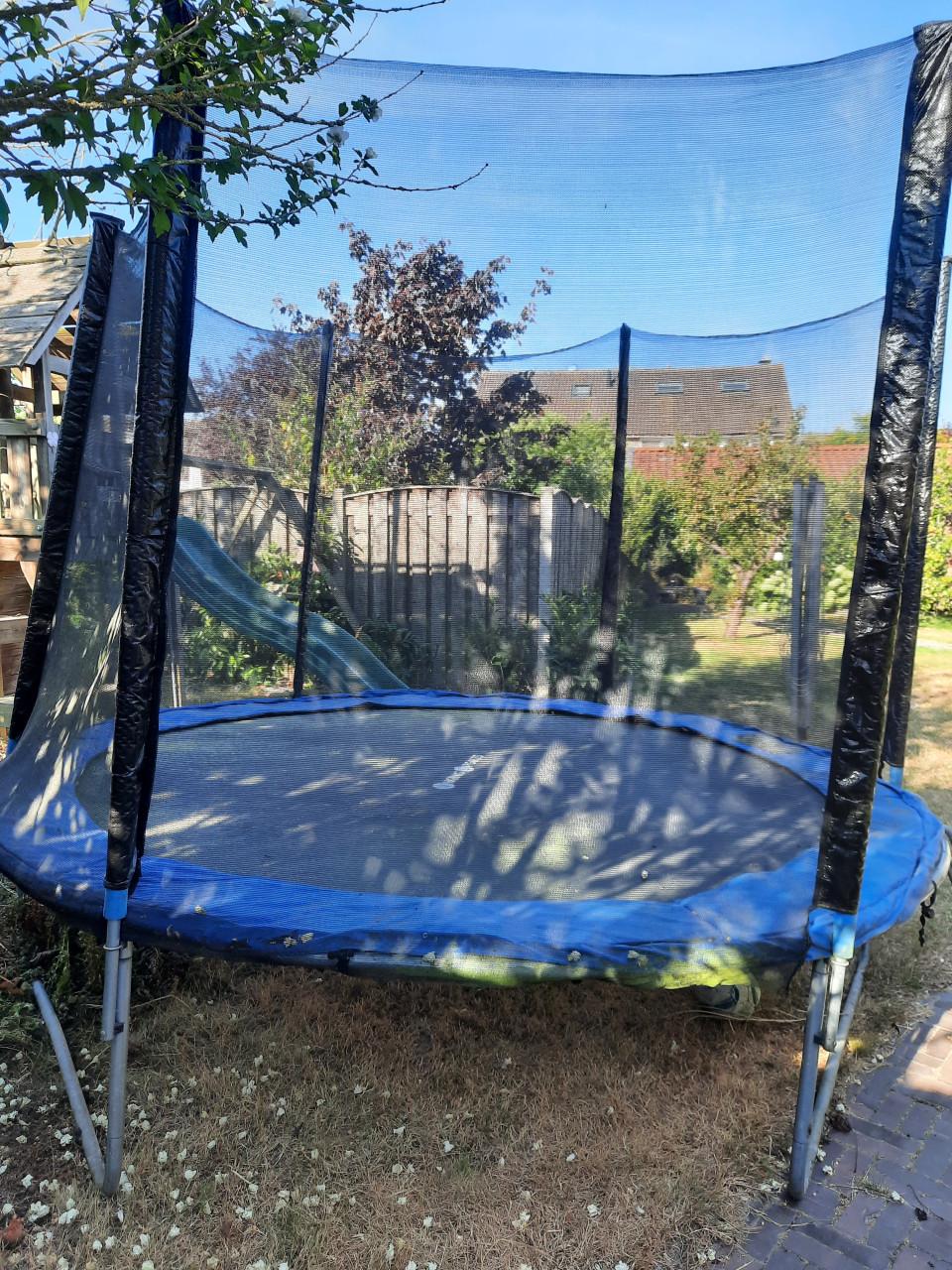 Viking Sport Trampoline met een doorsnede van 300 cm.