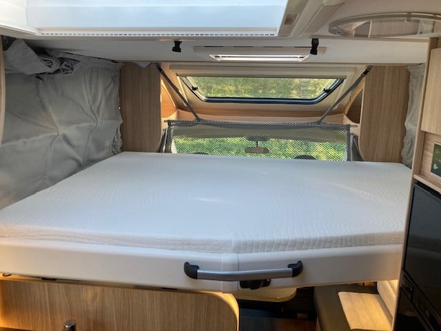 Prachtige 4 pers. automaat camer huren / Te koop camper Sunlight T 68