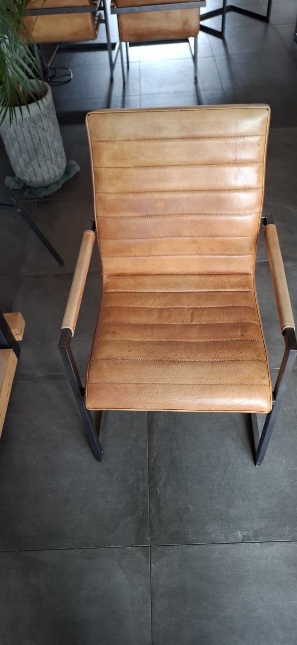 Eettafel met 6 stoelen