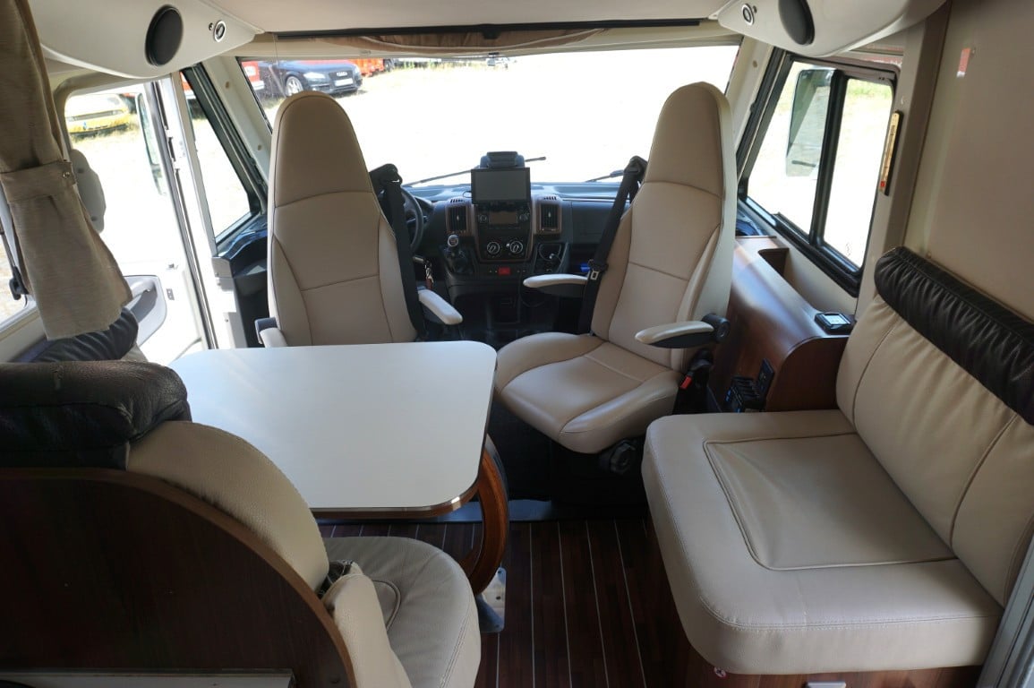 Mc Louis Nevis 873 G Carat 2016 met 63.500km goede opties!