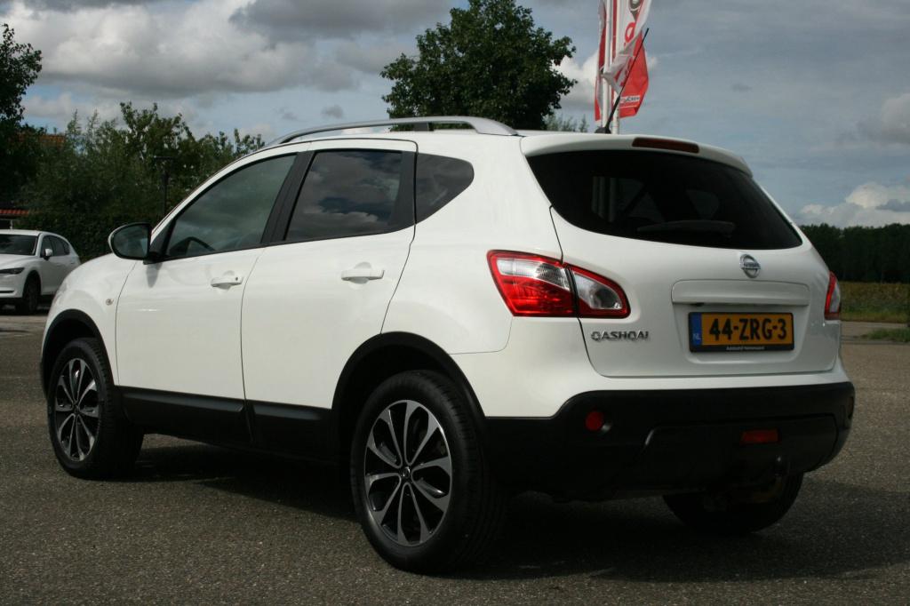 Nissan Qashqai 1.6 connect edition / pano / afn. trekhaak / camera