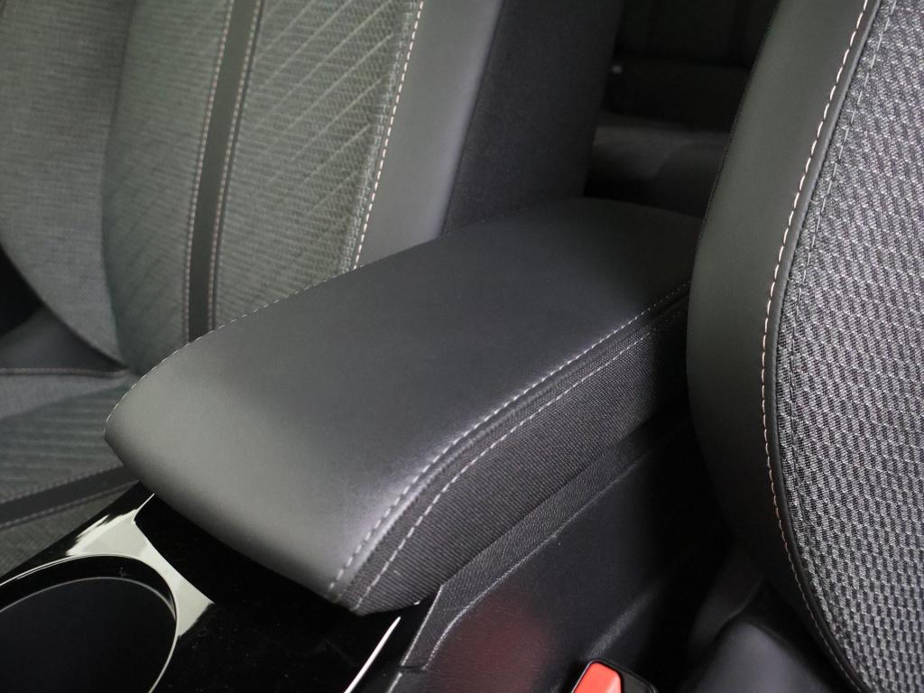 Peugeot 2008 1.2 hybrid 145 allure