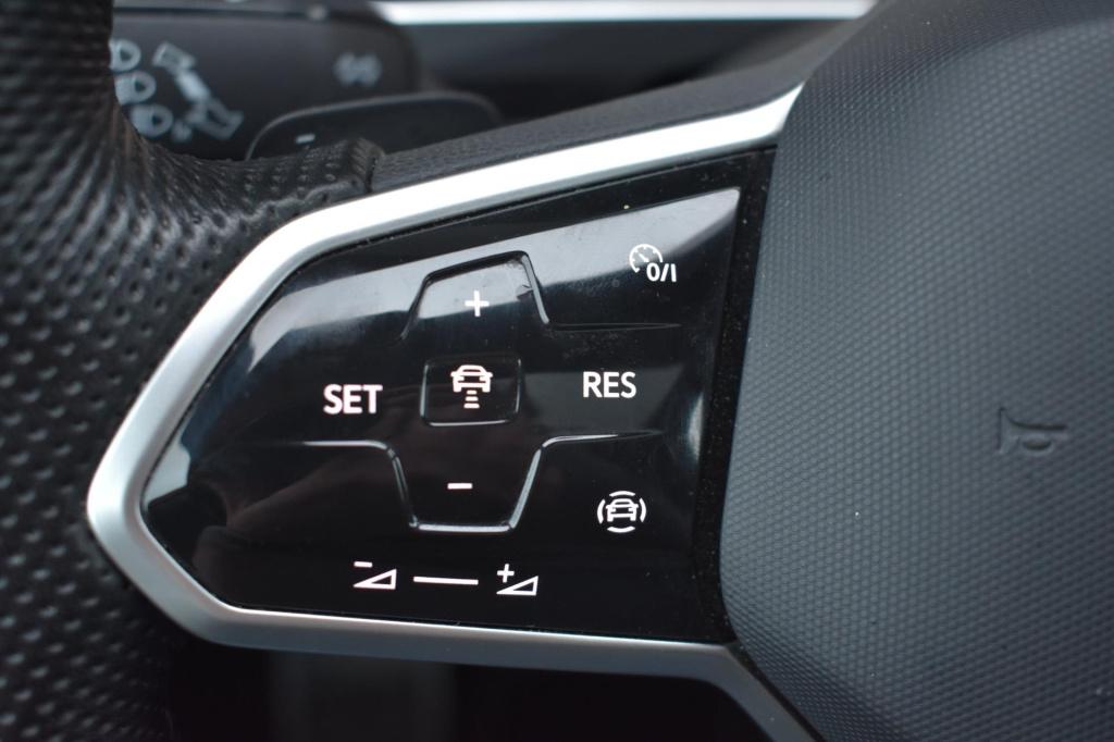 Volkswagen Tiguan 1.5 tsi r-line | black style | panoramadak | nap | camera