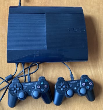 Playstation 3 500Gb met controllers en spellen