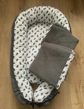 Babynestje met bijpassende dekentjes en boxzak