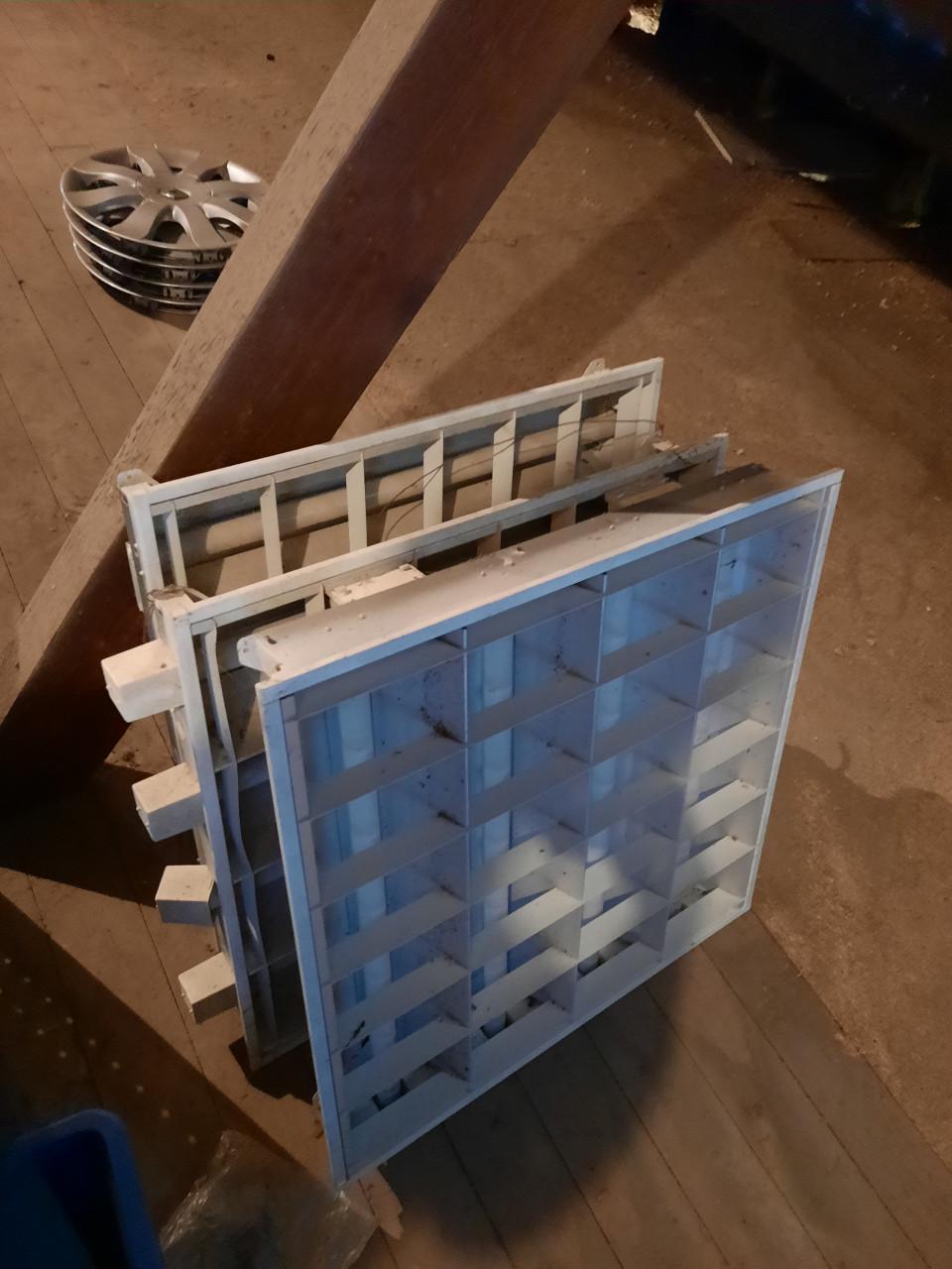 Partij professionele lichtbalken TL en een heleboel losse buizen armaturen