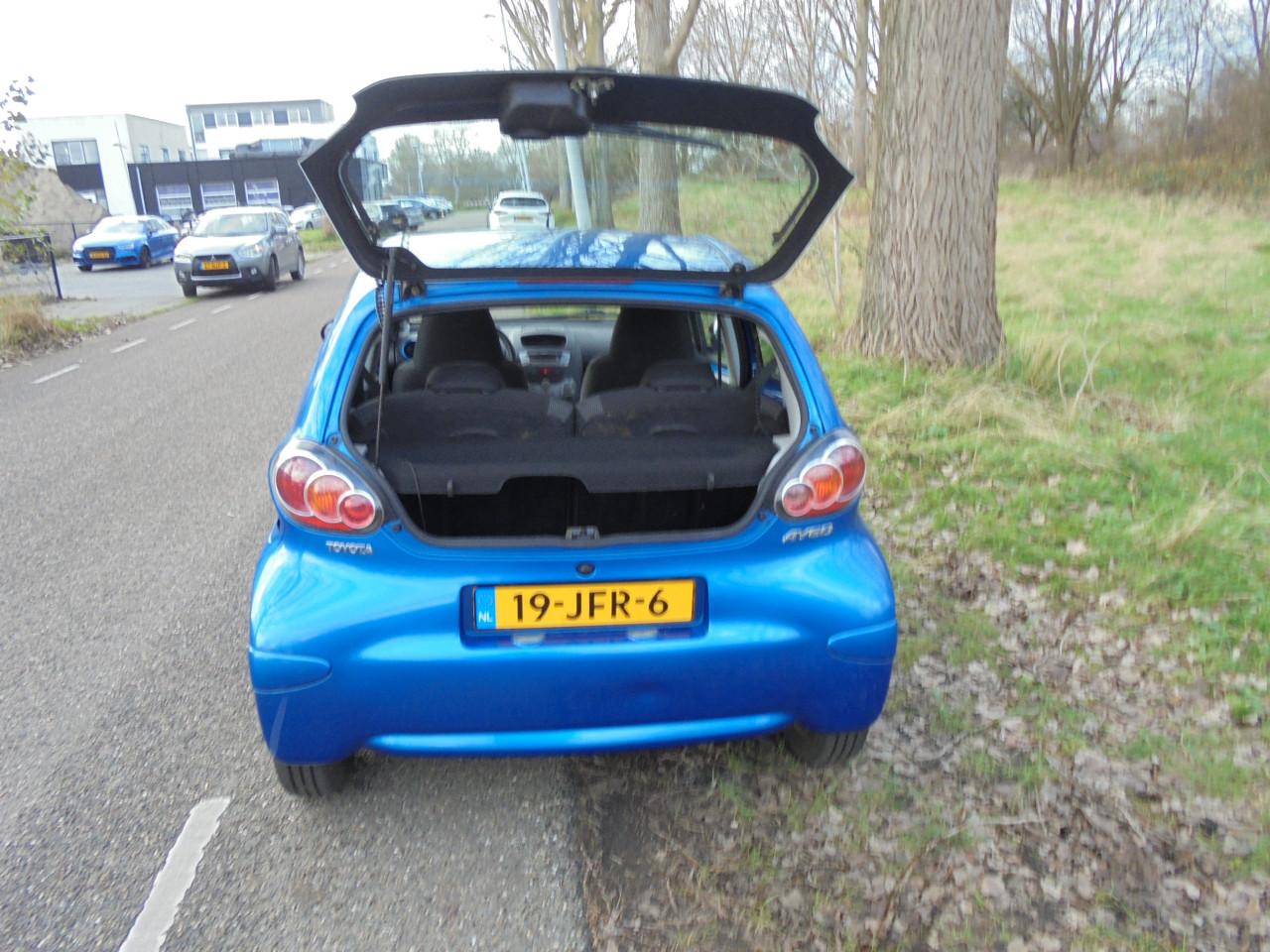 Aygo 1.0-12V Dynamic blue met slechts 125.098 Kilometer met N.A.P