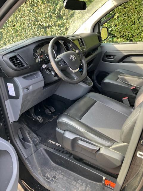 Rolstoelbus met lift, Toyota ProAce uit 2019