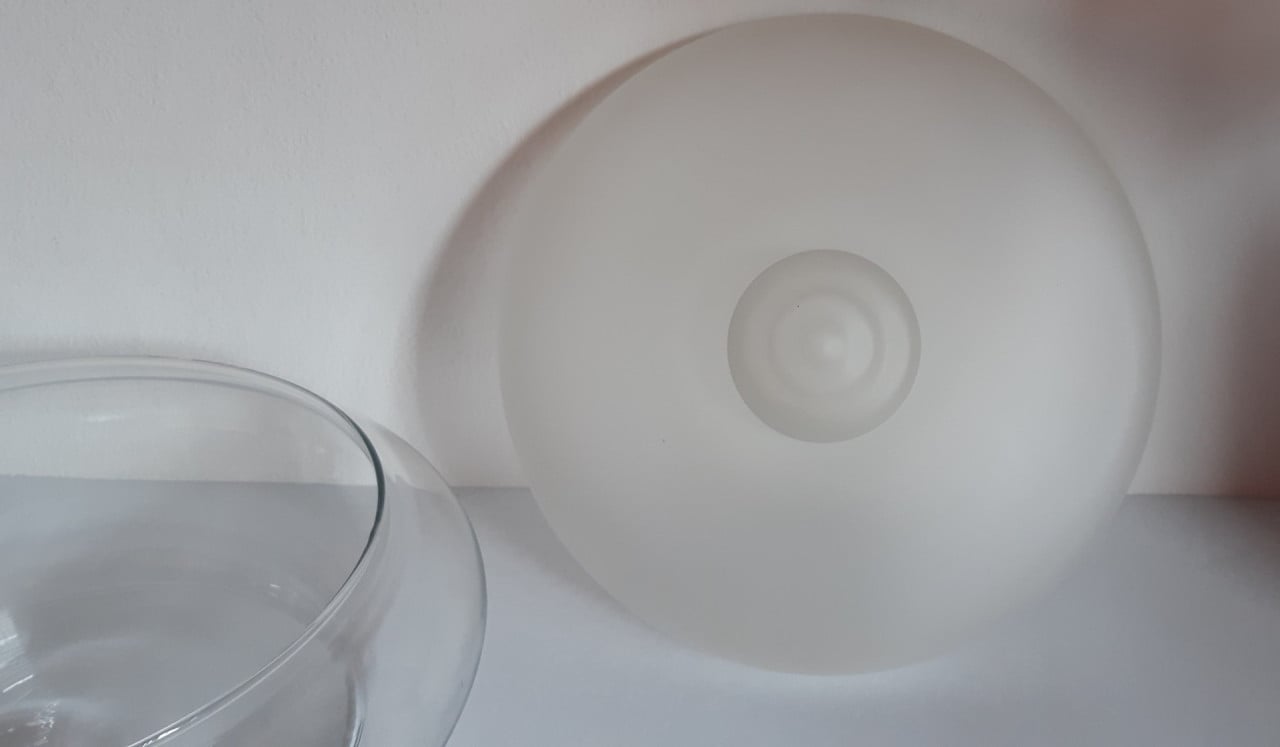 Leerdam glas: koekjes schaal met satiné dekse