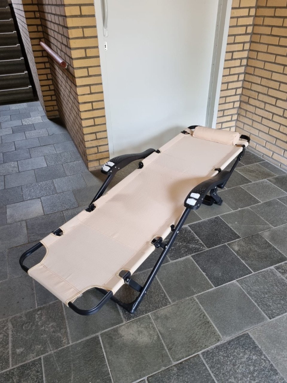 2 verstelbare tuinstoelen / relaxstoelen / ligbedden