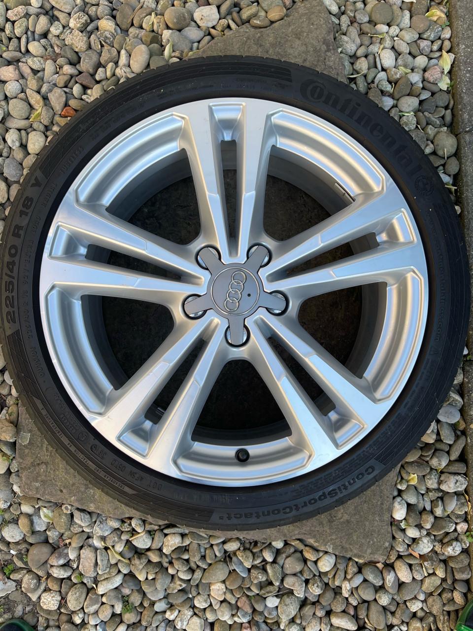 Originele Audi A3 S-line velgen 18 inch (7.5Jx18 ET51) + naafdoppen