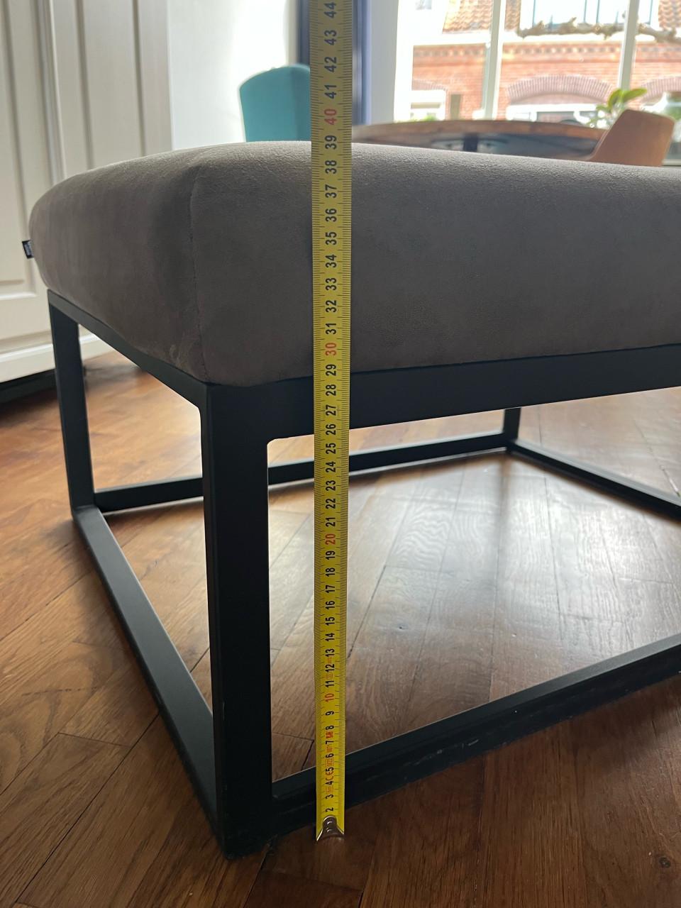 Poef - voetenbank suede grijs