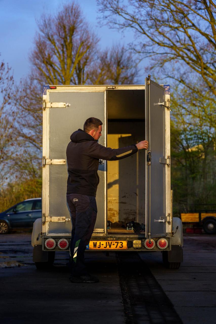 Vervoersdienst Vervoeren van meubels en goederen.