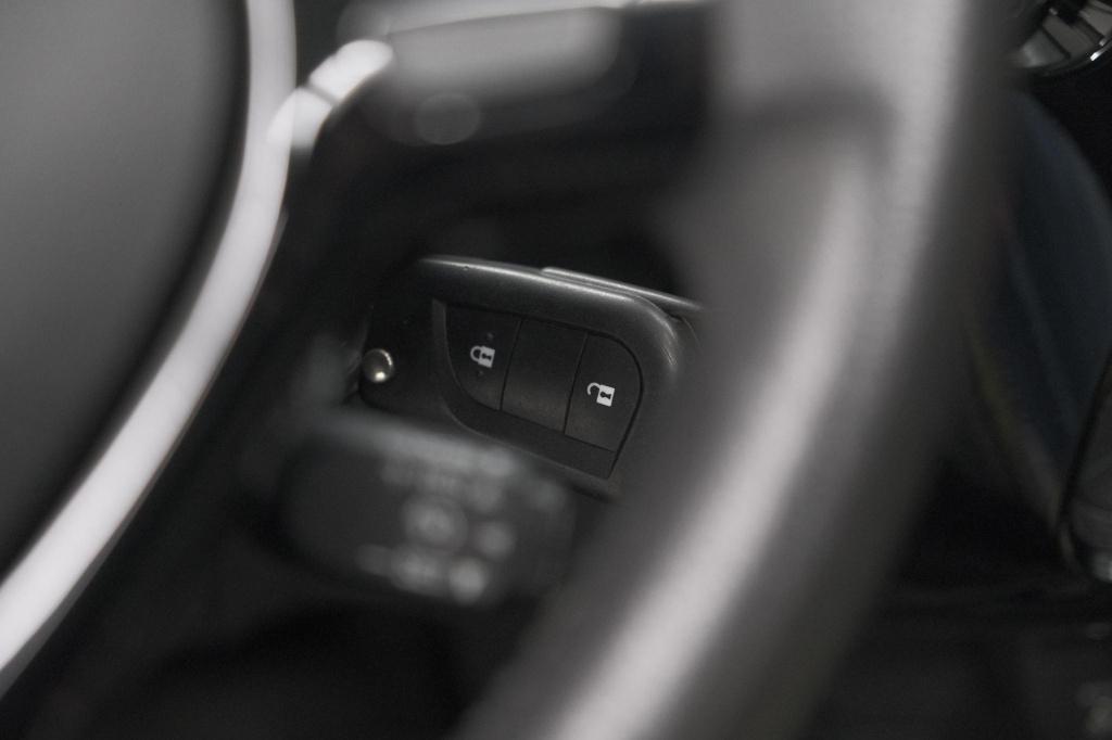 Peugeot 108 1.0 e-vti collection top! | elektrisch vouwdak | apple carplay 