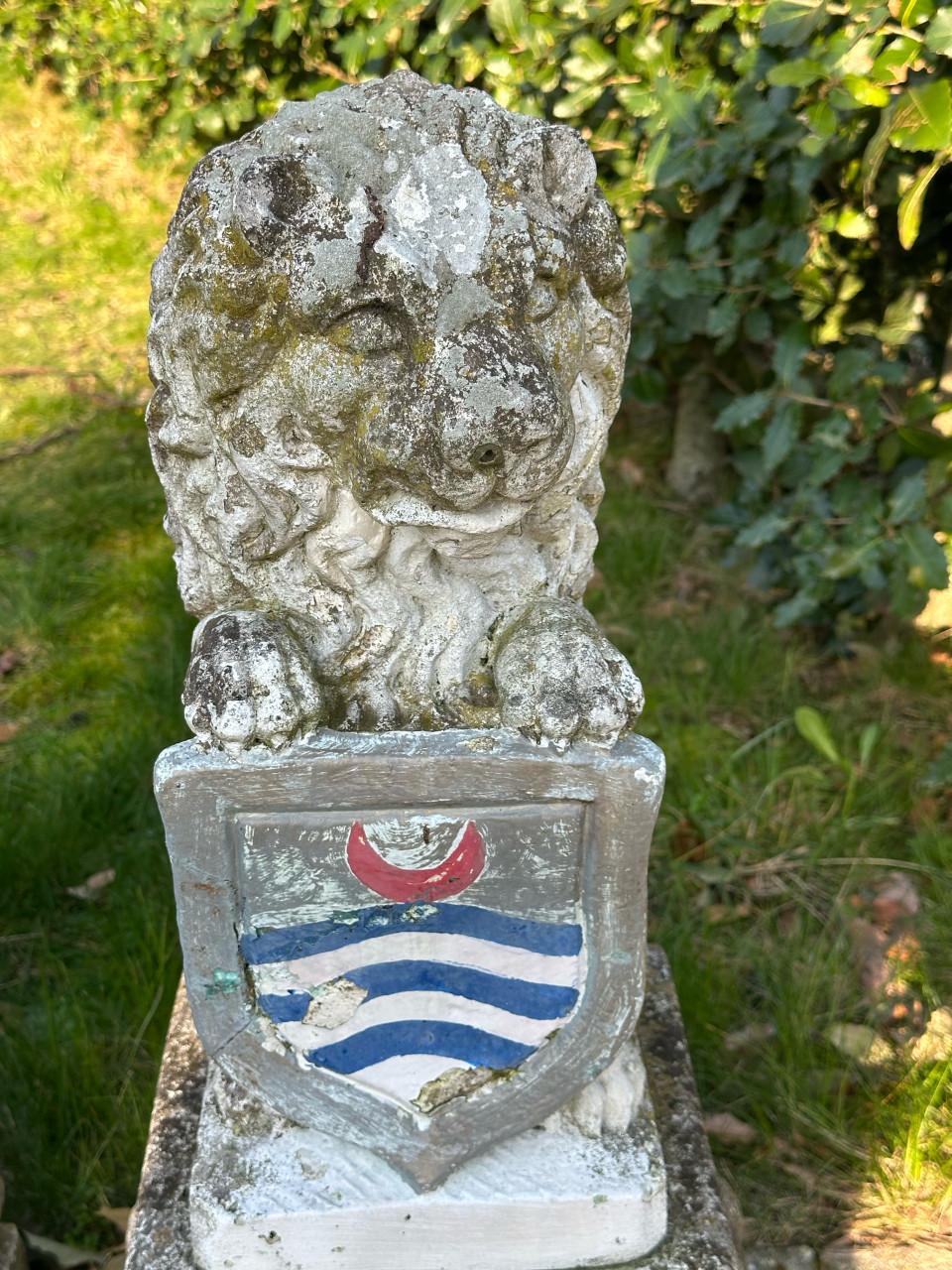 Tuinornament met leeuw