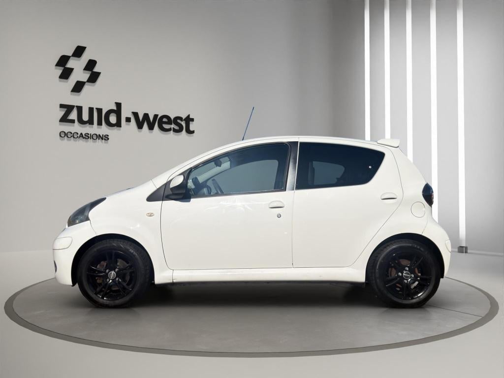 Toyota Aygo 1.0-12v xcite white airco 5 deurs leder