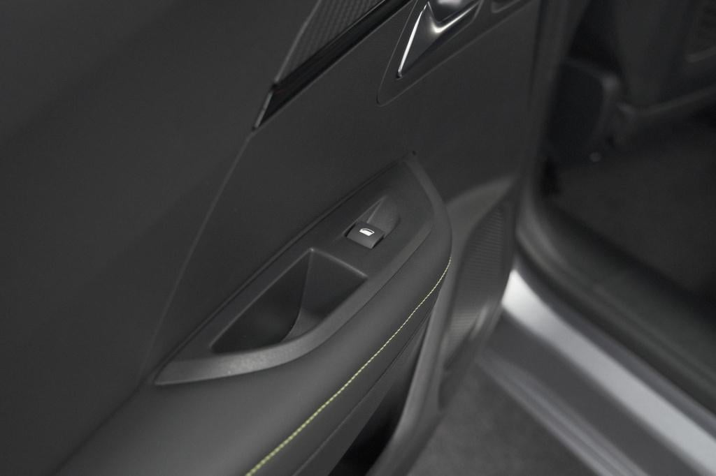 Peugeot 2008 puretech 130 eat8 gt | 360 camera | stoelmassage | adaptieve c