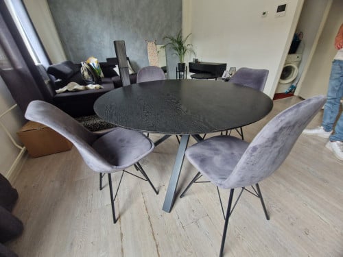 Eetkamertafel met 4 stoelen
