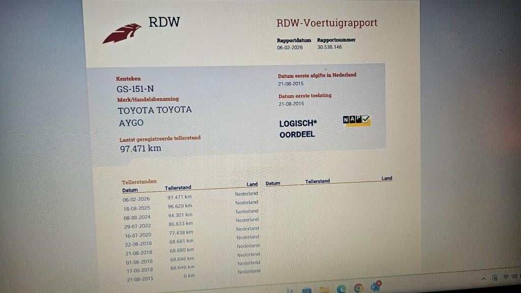 Toyota Aygo 1.0 vvt-i x-play / nl auto / nap / bj. 2015 / midnight black pe