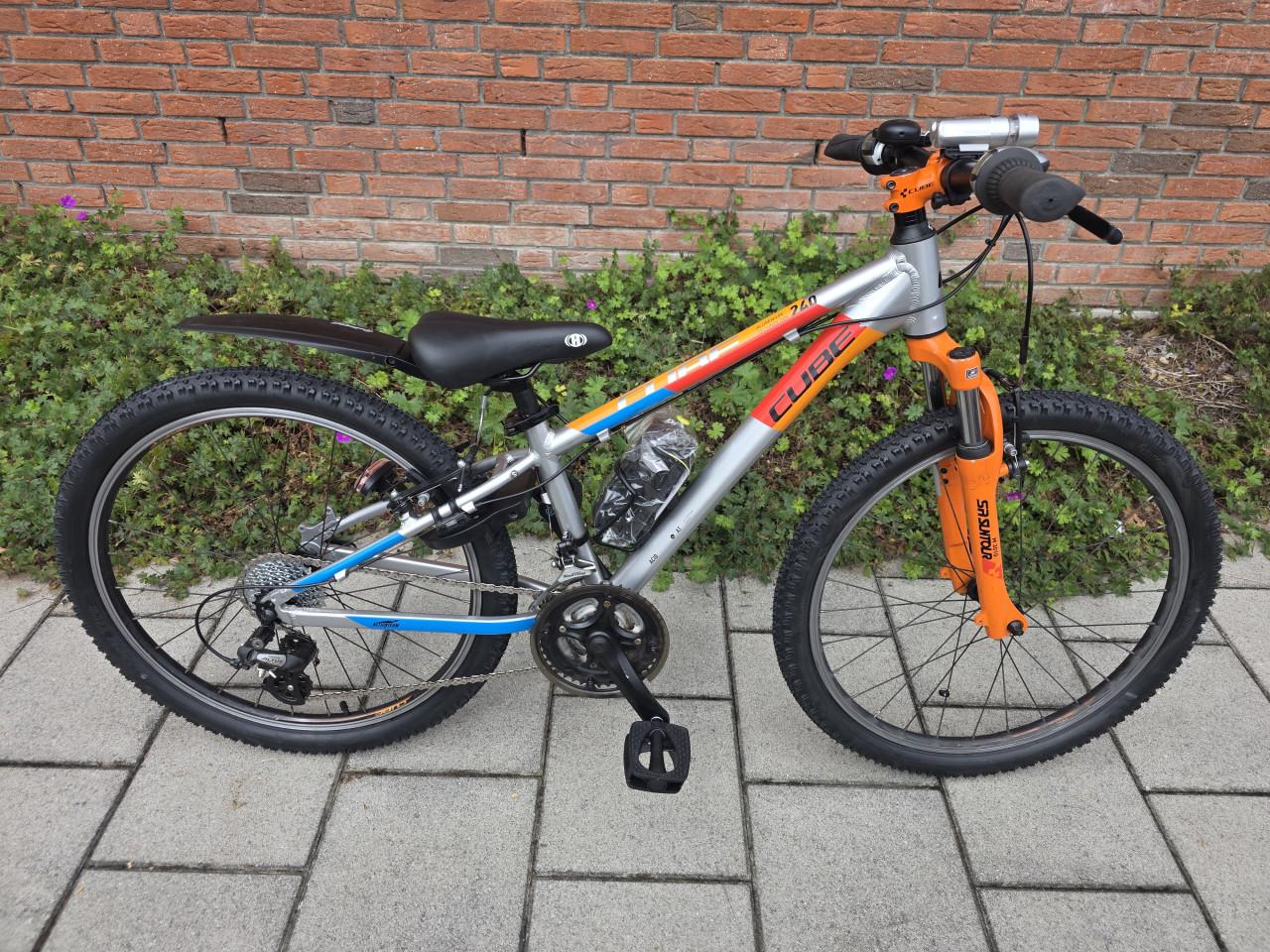 CUBE | ACID 240 | 24 INCH | FRAME 32 CM | 3X7 V | NETTE STAAT!