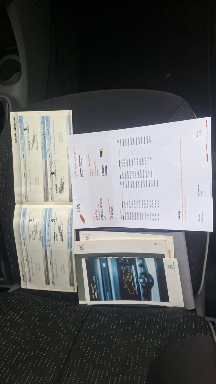 Peugeot 107  1.0 12v XS 5deurs bj:2011 airco apk 2027 i.z.g.st