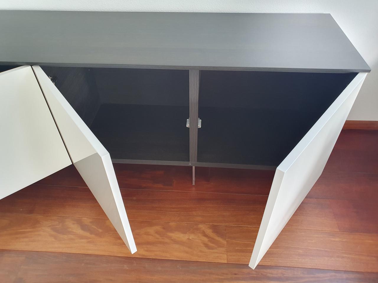 Hoogglans wit dressoir 4 deurs houtlook blad design kast