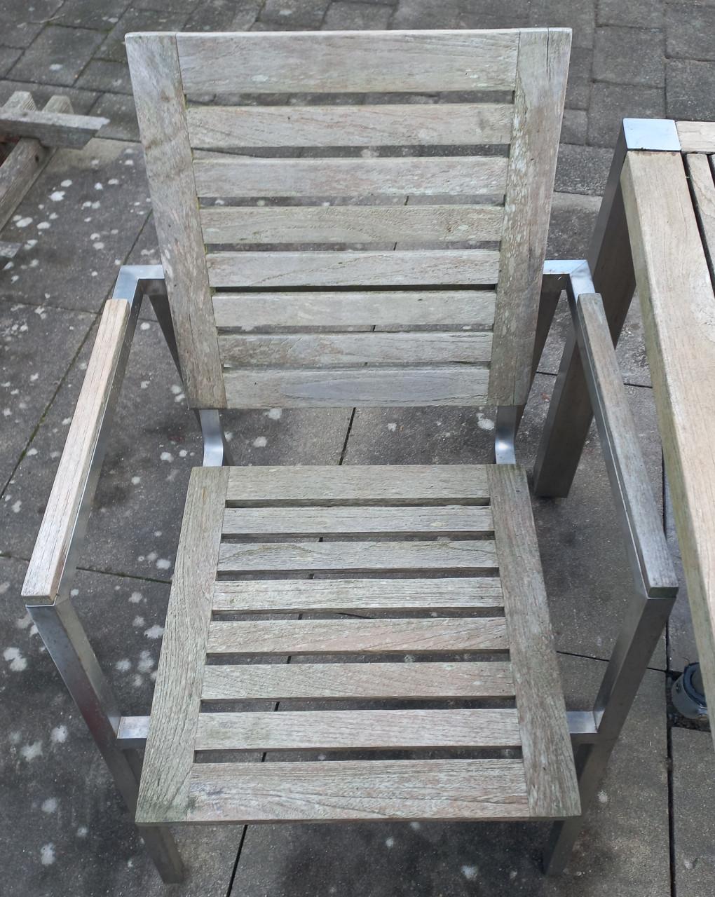 Tuintafel + 2 bijpassende stoelen