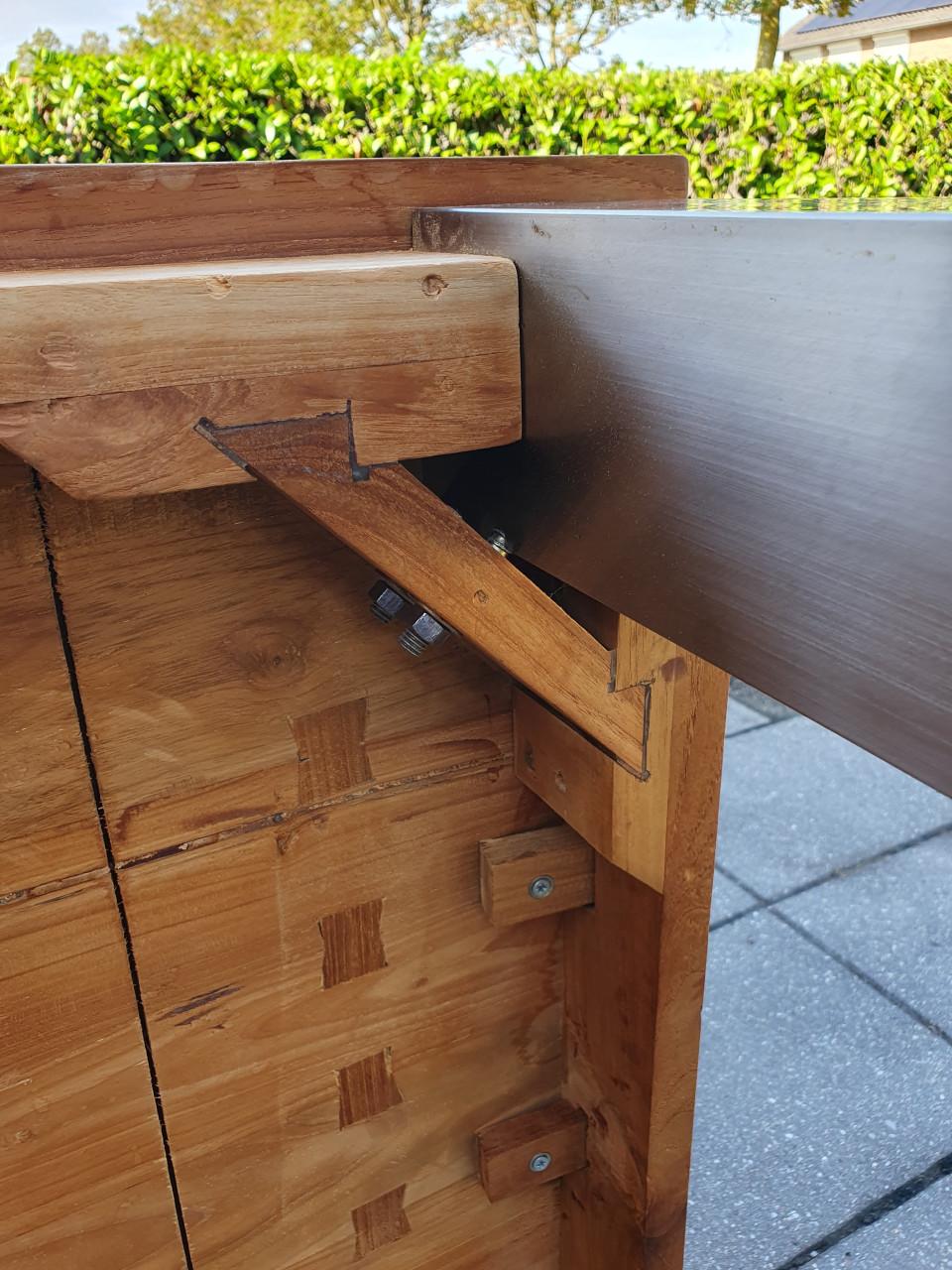 Strakke teakhouten tuintafel .afmetingen 180-90-72