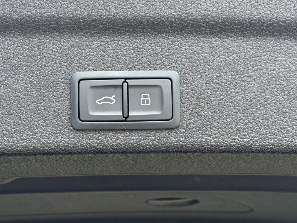 Audi Q3 sportback 35 tfsi 150pk s-tronic s-line | standkachel | black style