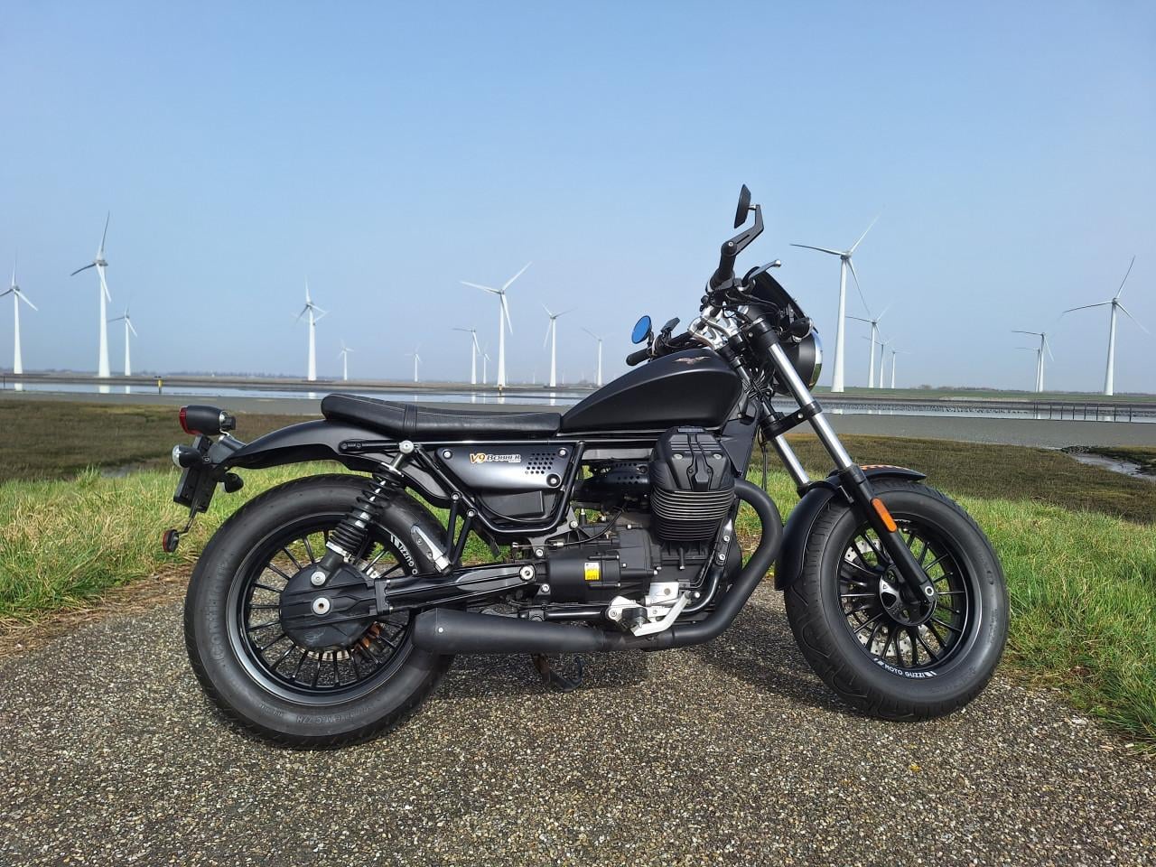 MOTO GUZZI V9 BOBBER 2016