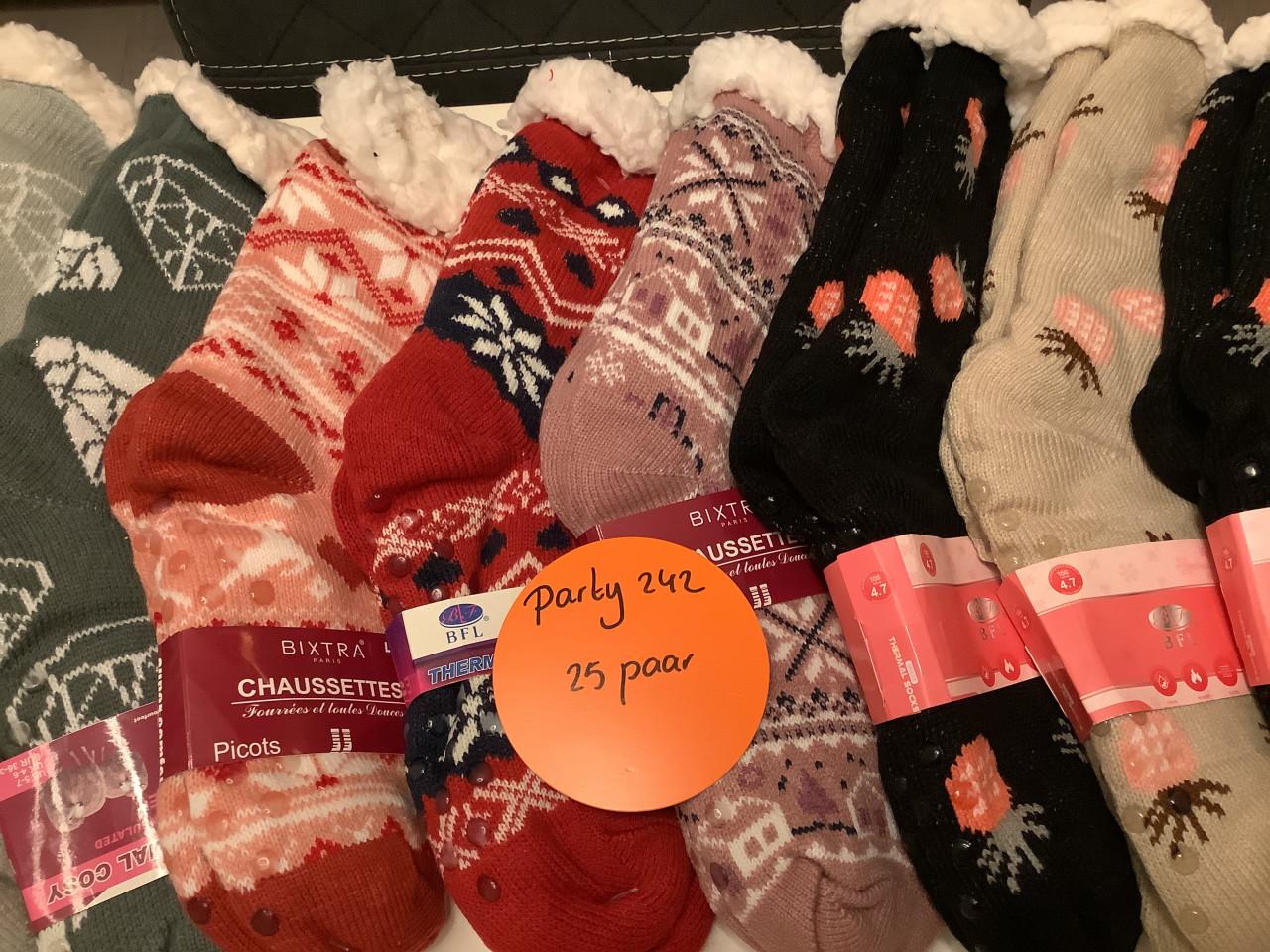 Partij leuke fluffy huissokken. ( partij 242)