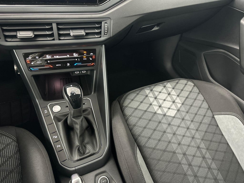 Volkswagen Polo r-line-edition 1.0 70 kw / 95 pk tsi hatchback 7 v