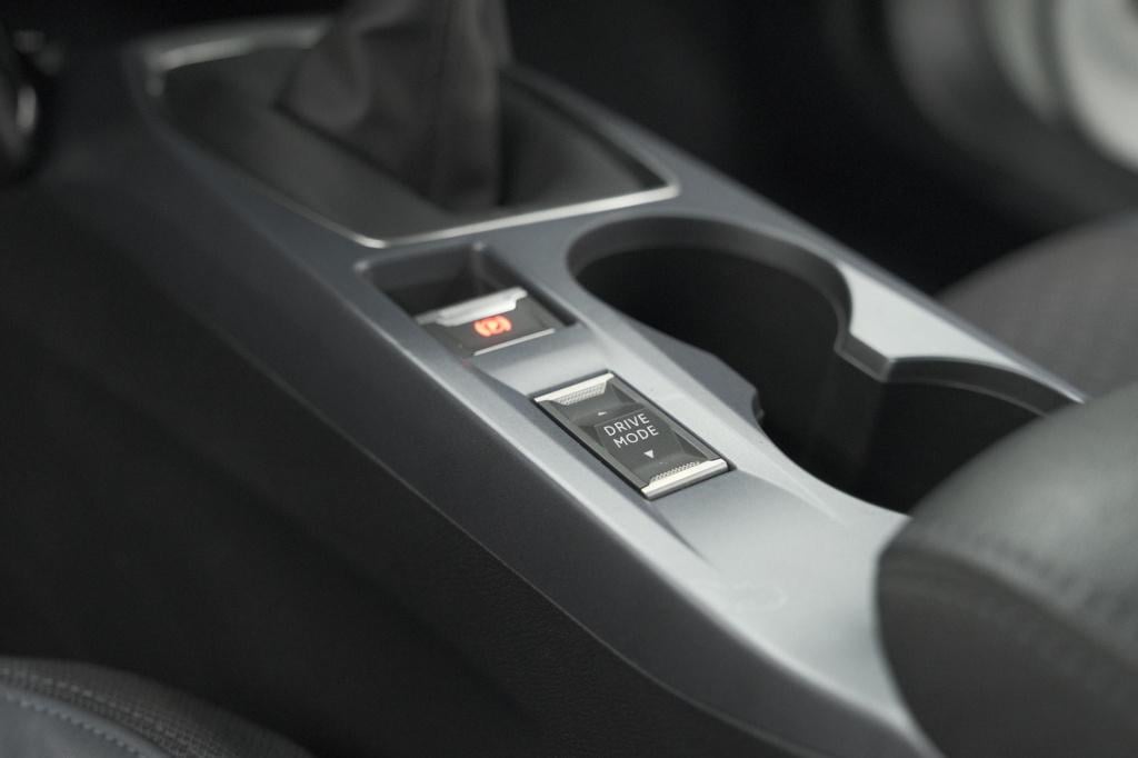 Peugeot 2008 puretech 130 allure | camera | adaptieve cruise control | stoe