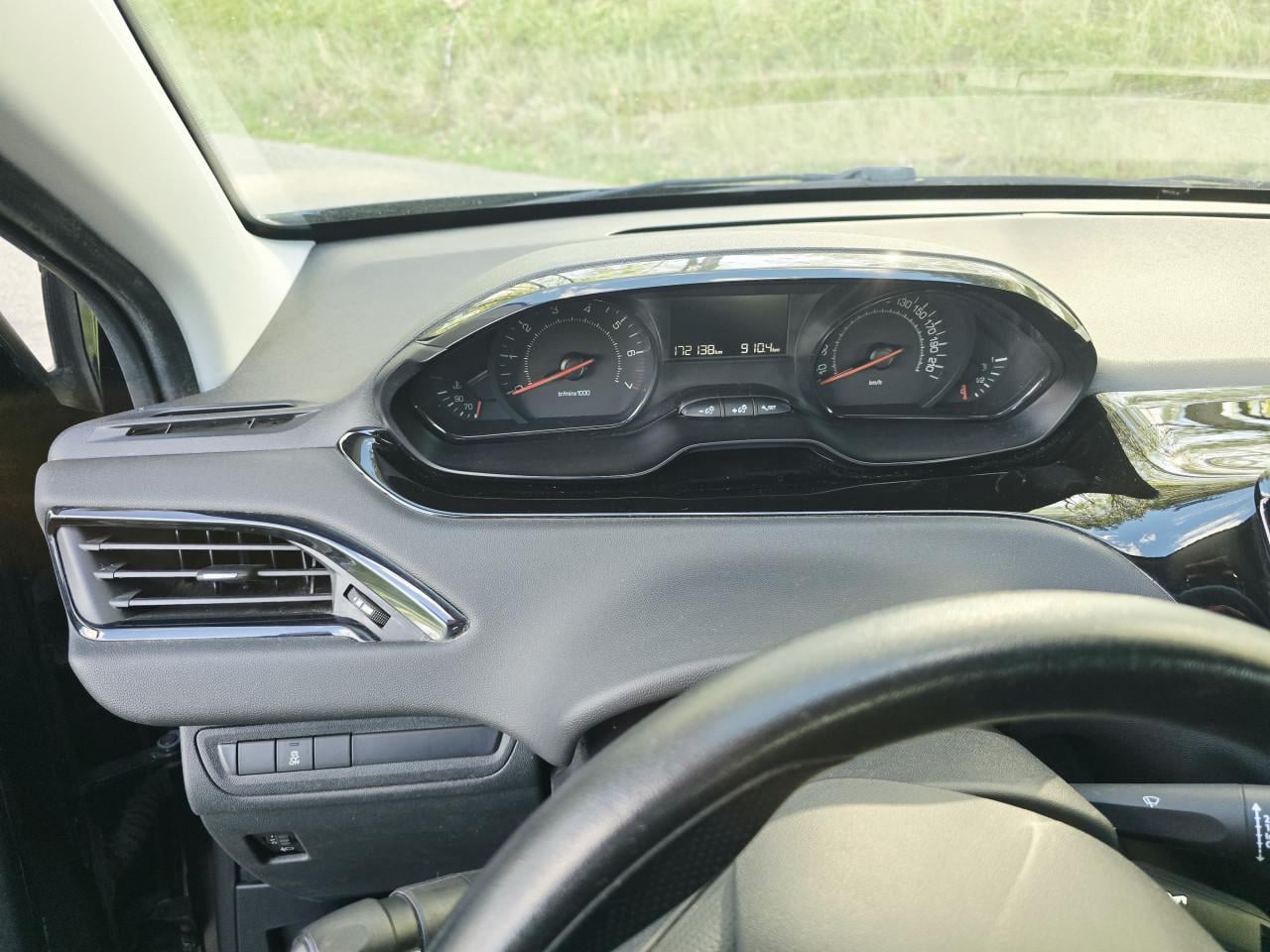 Peugeot 208 1.2 (10 maanden apk)