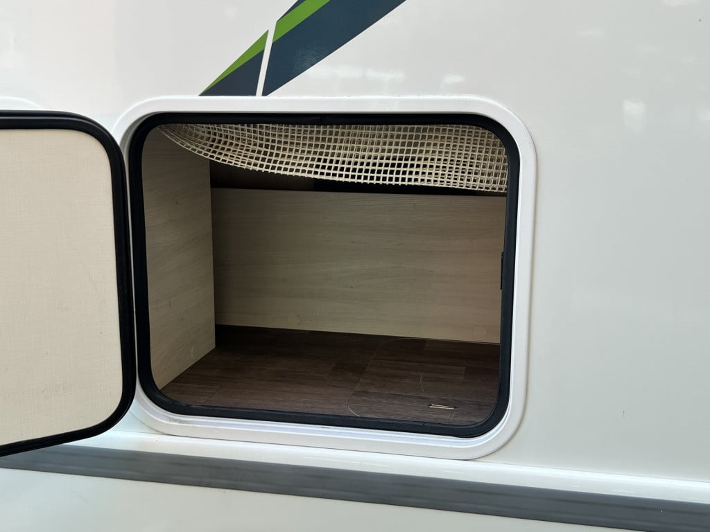 Chausson Onbekend 757 welcome | 2 enkele bedden + 1 groot bed | camera | tv