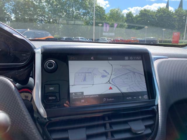 Peugeot 2008 blue lion 1.2 puretech-110pk navigatie | cruise control | airc