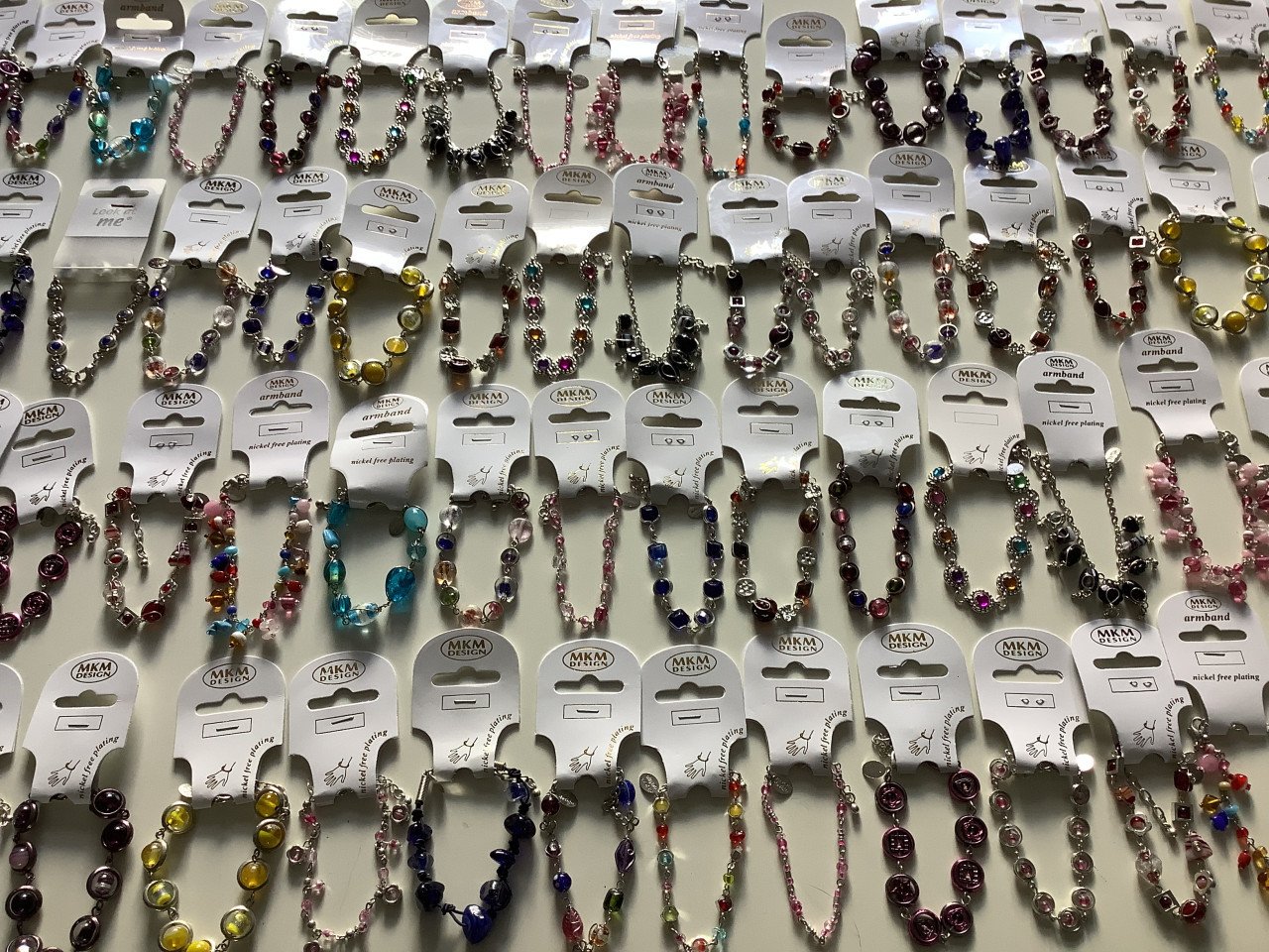***** partij nieuwe MKM Design armbandjes. *****.  (Partij 149)