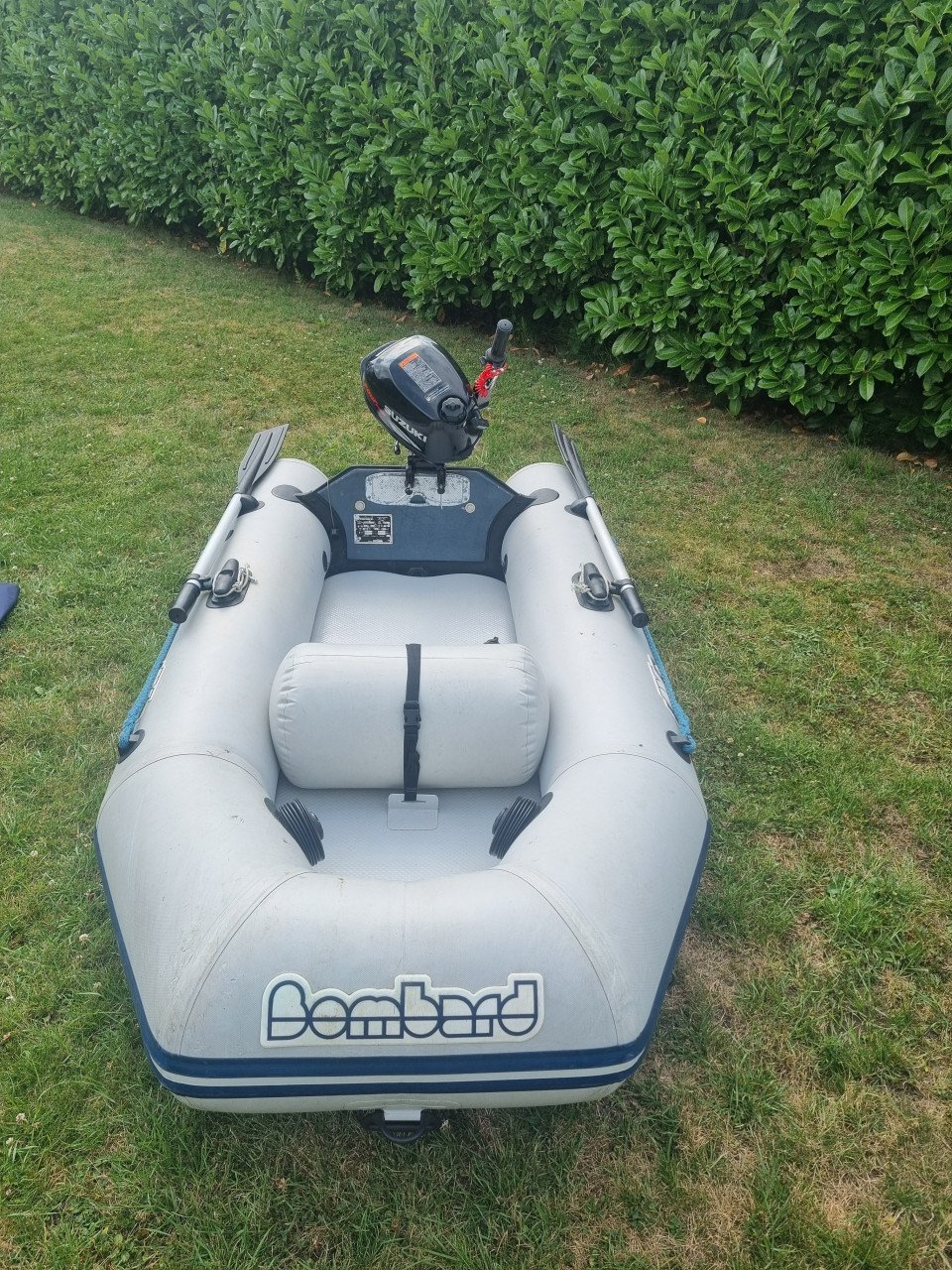 Rubberboot met buitenboordmotor