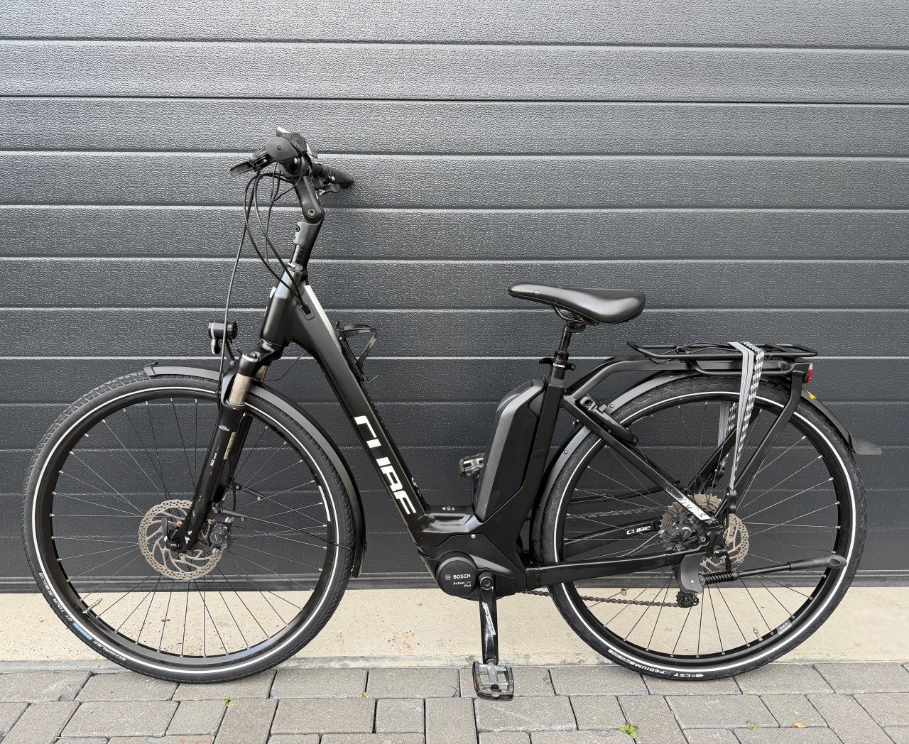 Prachtige Cube Touring | Bosch Middenmotor | 400WH | 50CM