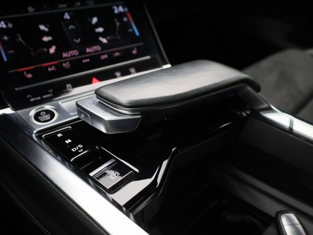 Audi E-tron sportback 55 quattro s edition 95 kwh | automaat | half-leder |