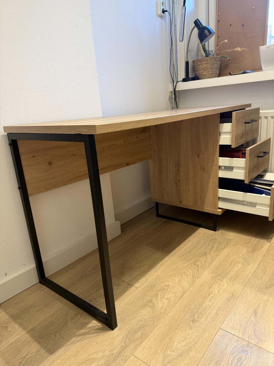 Modern bureau van Meubella