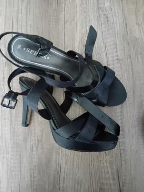 Nieuwe damesschoenen mt 39