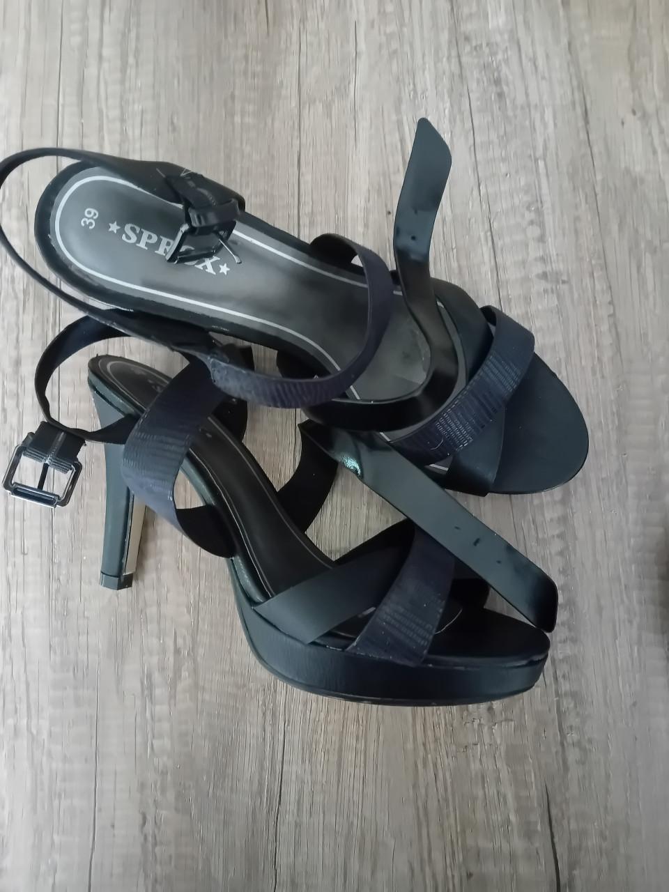 Nieuwe damesschoenen mt 39