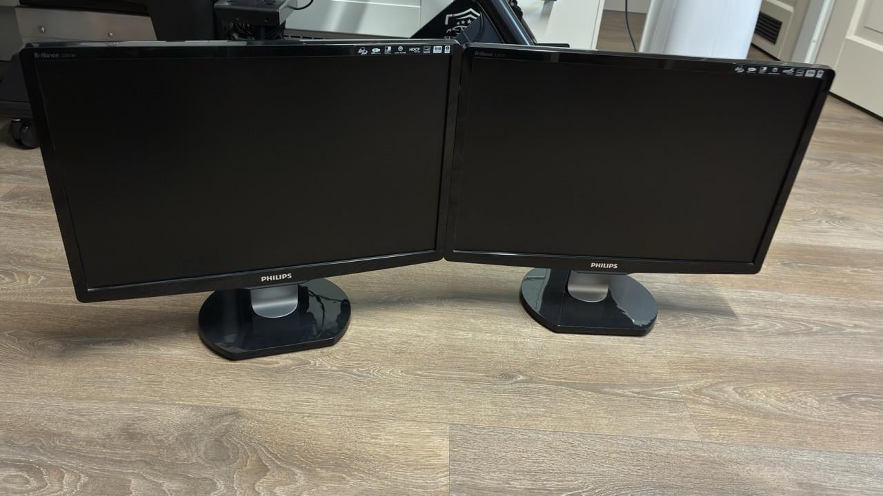 2x Philips 22 inch monitoren - type 220CW